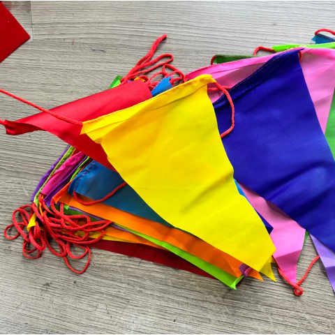 Cờ Dây Tam Giác Nhiều Màu