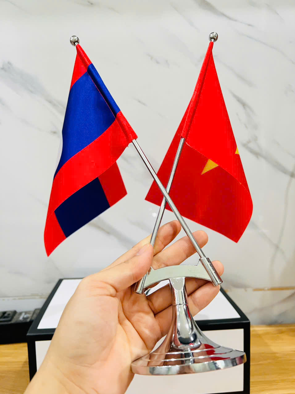 Cột cờ văn phòng